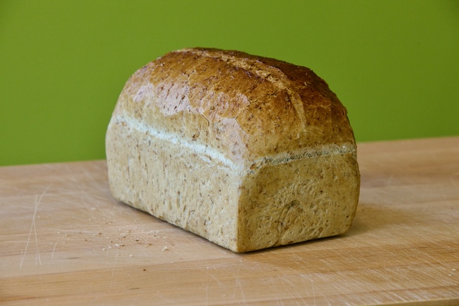 Klein lang bruin brood (€2,10)