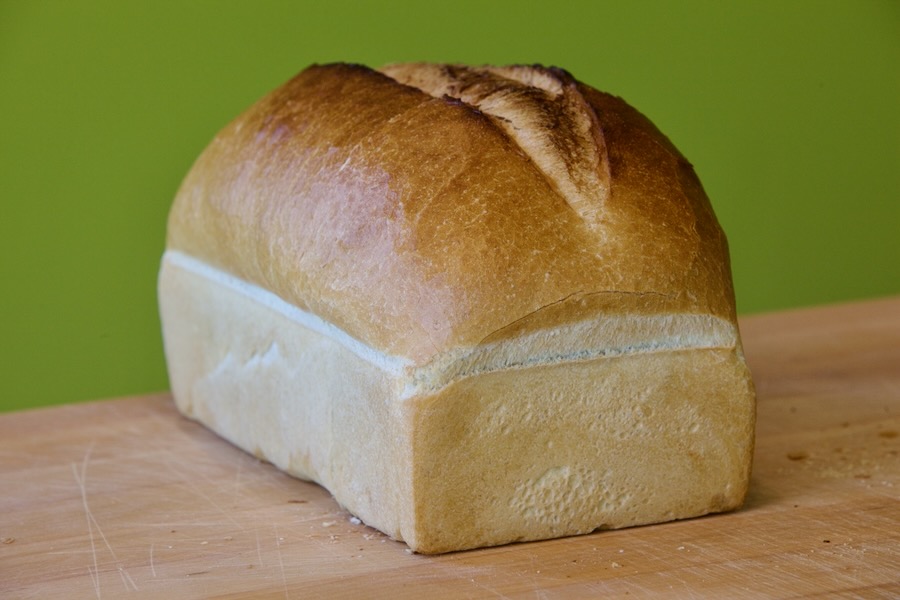 Groot lang wit brood (€3,30)