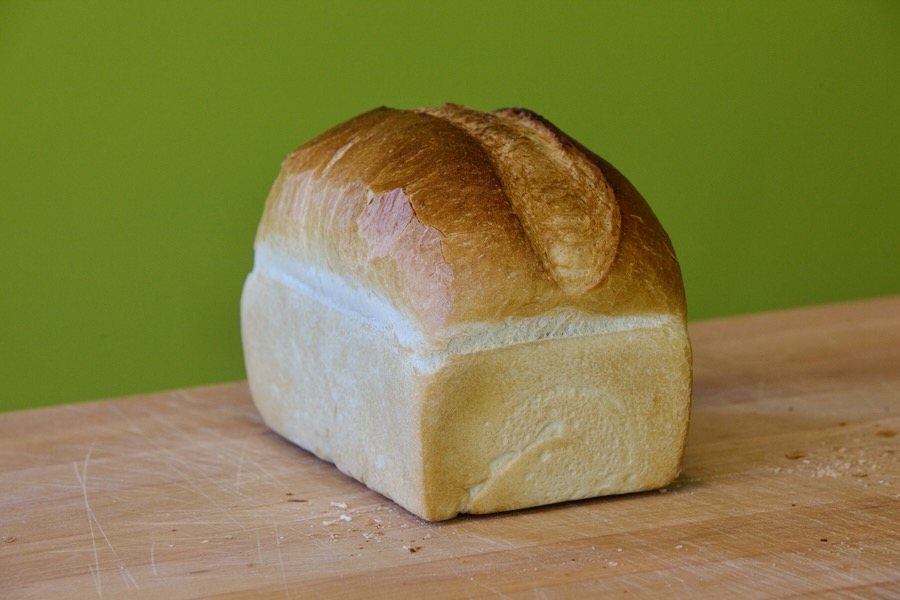 Klein lang wit brood (€2,10)