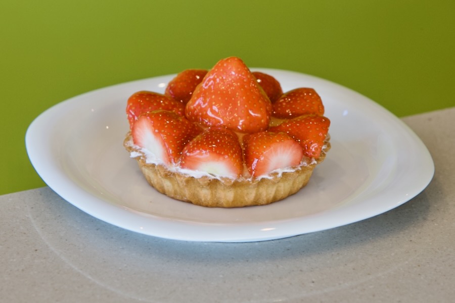 Tartelet aardbeien met slagroom (€4,50)