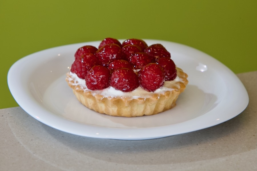 Tarteletje frambozen met slagroom (€5)